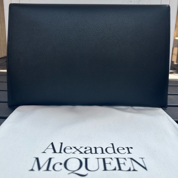 Alexander McQueen Black Skull Envelope Clutch Bag - Picture 3 of 14